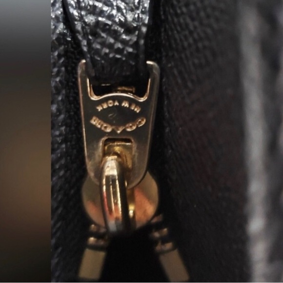 Coach City Zip Tote - Picture 3 of 7